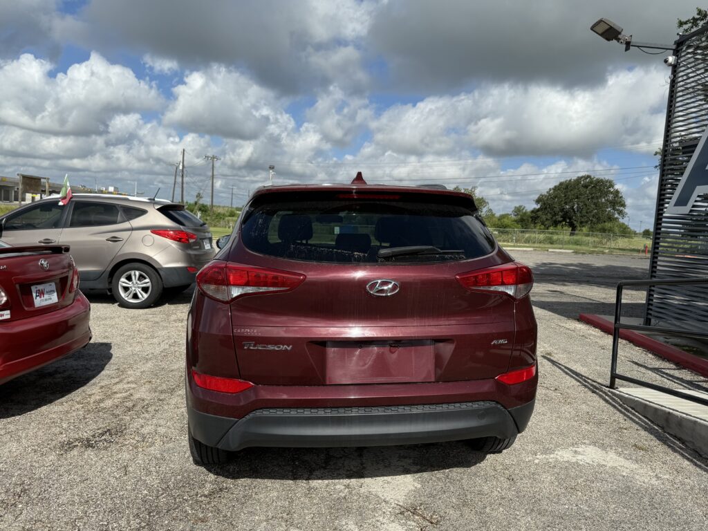 2018 HYUNDAI TUCSON BASE; SPORT;