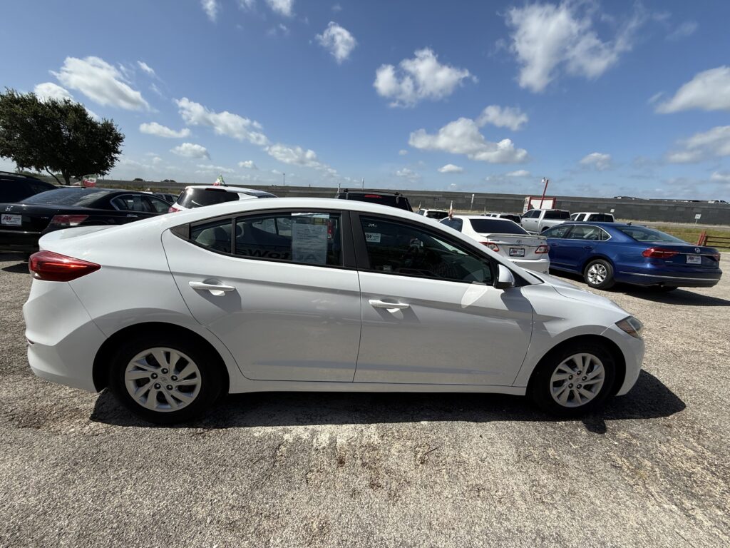 2017 HYUNDAI ELANTRA LIMITED; SE
