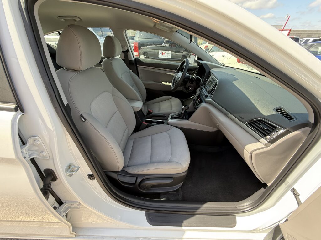 2017 HYUNDAI ELANTRA LIMITED; SE