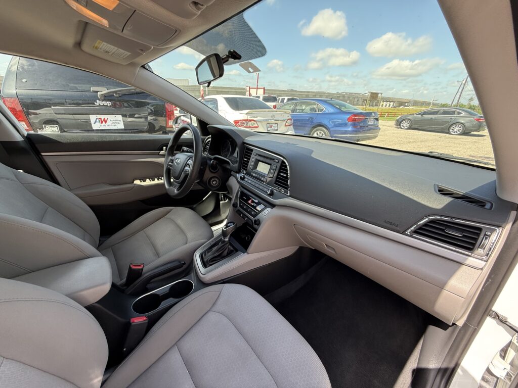 2017 HYUNDAI ELANTRA LIMITED; SE