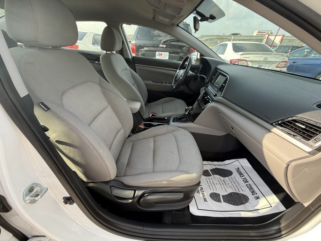 2017 HYUNDAI ELANTRA LIMITED; SE