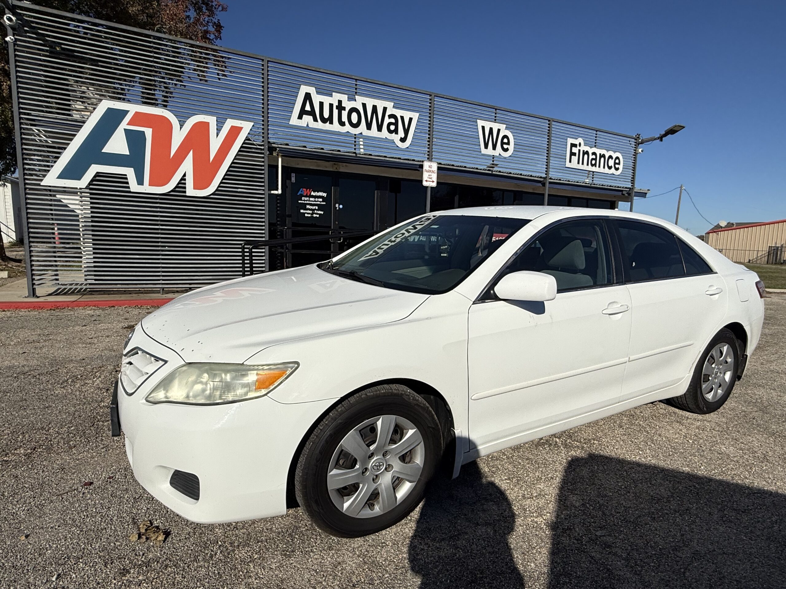2010 Toyota Camry LE's photo