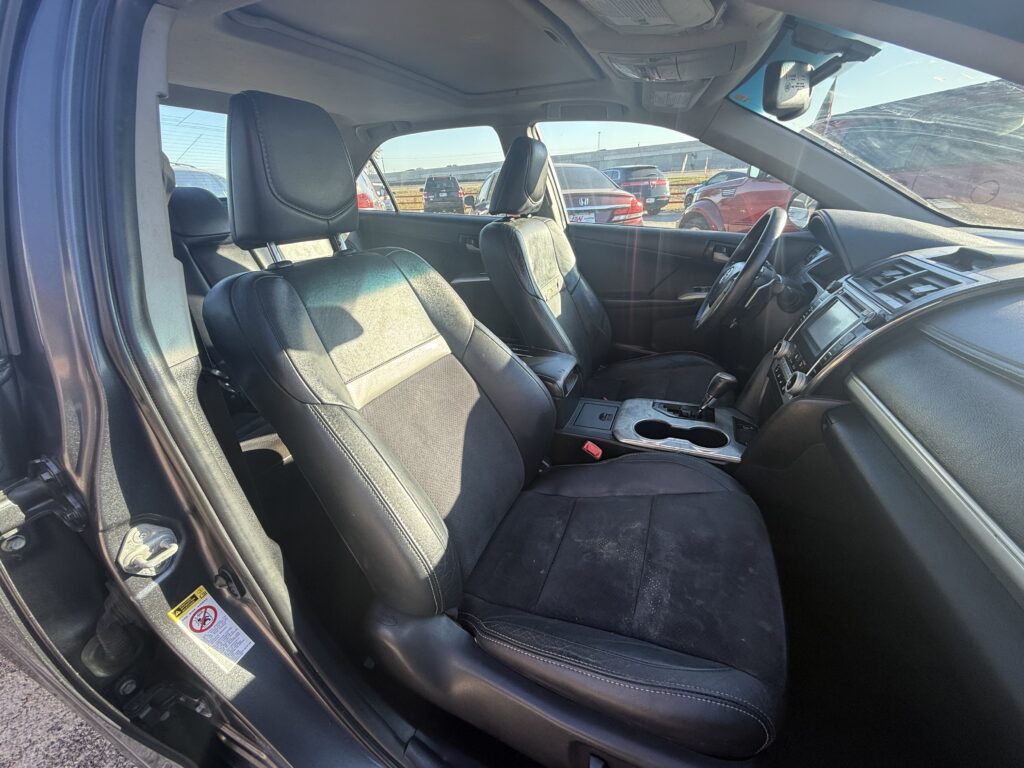 2012 TOYOTA CAMRY SE